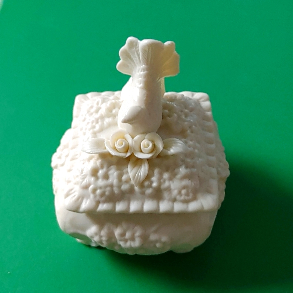 VINTAGE TRINKET BOX